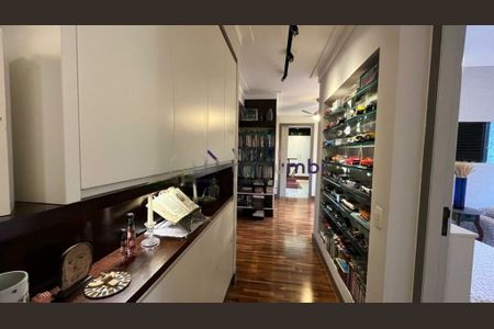 Apartamento à venda com 213m², 4 quartos e 4 vagas