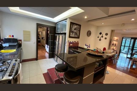 Apartamento à venda com 213m², 4 quartos e 4 vagas