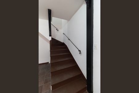 Casa para alugar com 91m², 3 quartos e 1 vaga Casa para alugar com 91m², 3 quartos e 1 vagaEscada