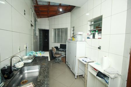 Casa à venda com 302m², 4 quartos e 2 vagas Casa à venda com 302m², 4 quartos e 2 vagasQuarto 4 - Casa 2
