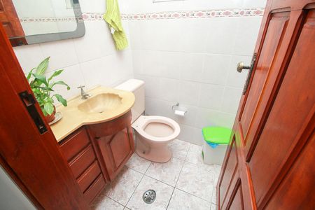 Casa à venda com 302m², 4 quartos e 2 vagas Casa à venda com 302m², 4 quartos e 2 vagasLavabo