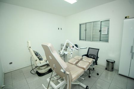 Casa à venda com 302m², 4 quartos e 2 vagas Casa à venda com 302m², 4 quartos e 2 vagasQuarto 2 - Casa 2