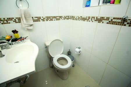 Casa à venda com 302m², 4 quartos e 2 vagas Casa à venda com 302m², 4 quartos e 2 vagasBanheiro - Casa 2