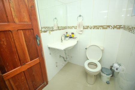 Casa à venda com 302m², 4 quartos e 2 vagas Casa à venda com 302m², 4 quartos e 2 vagasBanheiro - Casa 2