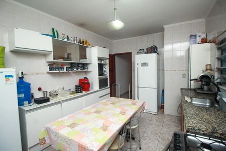 Casa à venda com 302m², 4 quartos e 2 vagas Casa à venda com 302m², 4 quartos e 2 vagasCozinha