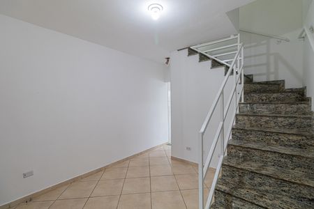 Casa à venda com 70m², 2 quartos e 2 vagas Casa à venda com 70m², 2 quartos e 2 vagasSala