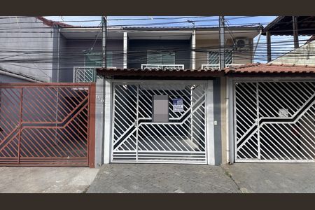 Casa à venda com 70m², 2 quartos e 2 vagas Casa à venda com 70m², 2 quartos e 2 vagasFachada+Placa