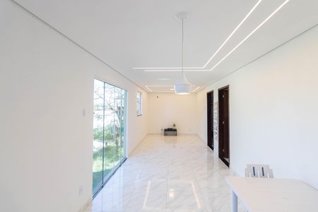 Sala de casa para alugar com 2 quartos, 74m² em Campo Grande, Rio de Janeiro