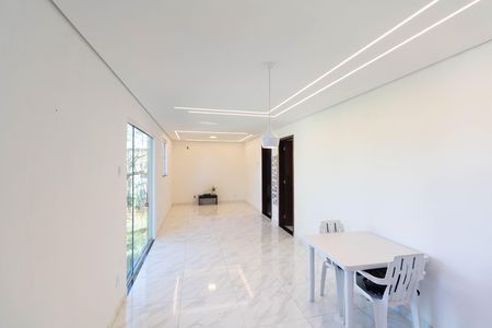 Sala de casa para alugar com 2 quartos, 74m² em Campo Grande, Rio de Janeiro