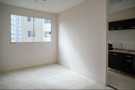 Sala de apartamento para alugar com 2 quartos, 47m² em Parque Bristol, São Paulo