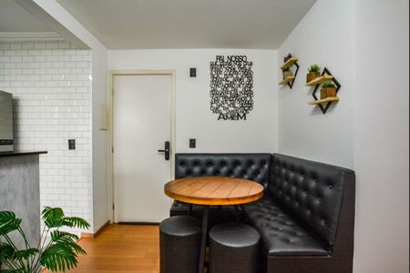 Sala de apartamento à venda com 2 quartos, 50m² em Vila Homero Thon, Santo André