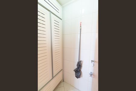 Apartamento à venda com 106m², 3 quartos e 2 vagas Apartamento à venda com 106m², 3 quartos e 2 vagasBanheiro de serviço