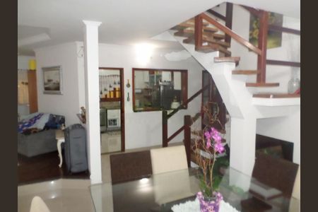 Casa à venda com 300m², 3 quartos e 6 vagas