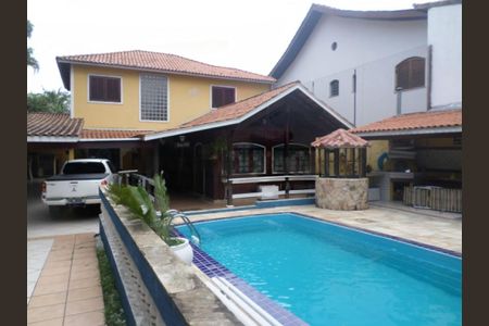Casa à venda com 300m², 3 quartos e 6 vagas
