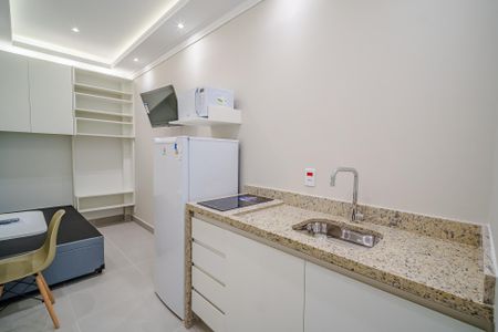 Cozinha de kitnet/studio para alugar com 1 quarto, 15m² em Vila Universitaria, São Paulo