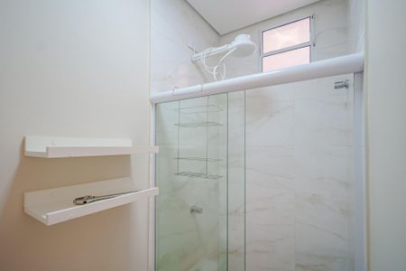 Banheiro de kitnet/studio para alugar com 1 quarto, 15m² em Vila Universitaria, São Paulo