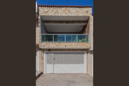 Casa para alugar com 203m², 3 quartos e 2 vagas Casa para alugar com 203m², 3 quartos e 2 vagasFachada