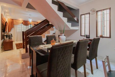 Casa para alugar com 203m², 3 quartos e 2 vagas Casa para alugar com 203m², 3 quartos e 2 vagasSala de jantar