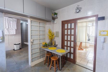 Apartamento para alugar com 170m², 4 quartos e 2 vagas Apartamento para alugar com 170m², 4 quartos e 2 vagasCozinha