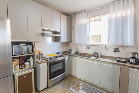 Apartamento para alugar com 170m², 4 quartos e 2 vagas Apartamento para alugar com 170m², 4 quartos e 2 vagasCozinha