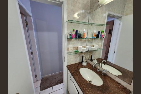 Casa à venda com 150m², 3 quartos e 2 vagasBanheiro 