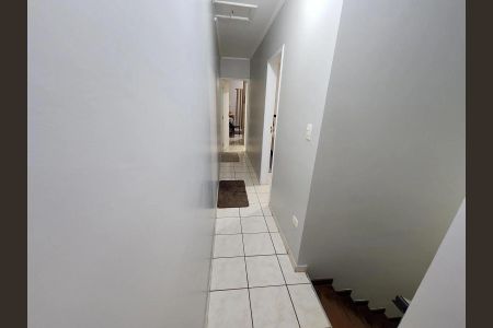 Casa à venda com 150m², 3 quartos e 2 vagasCorredor