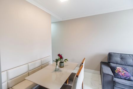 Sala  de apartamento à venda com 2 quartos, 55m² em Jardim Tupanci, Barueri