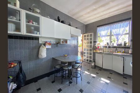 Casa para alugar com 400m², 3 quartos e 10 vagas