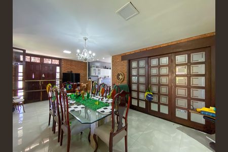 Casa para alugar com 3 quartos, 400m² em Barreiro, Belo Horizonte