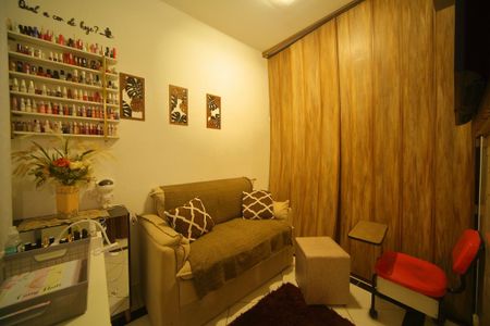 Casa à venda com 200m², 3 quartos e 2 vagasQuarto serviço/escritório 