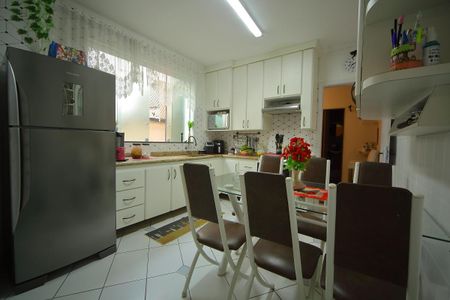 Casa à venda com 200m², 3 quartos e 2 vagasCozinha 
