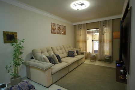 Casa à venda com 200m², 3 quartos e 2 vagasSala