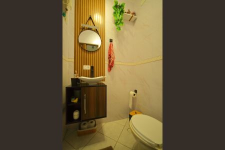 Casa à venda com 200m², 3 quartos e 2 vagasBanheiro de serviço 