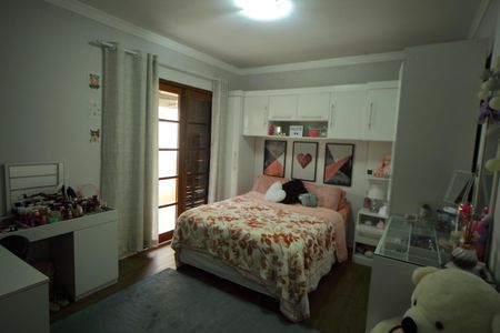 Casa à venda com 200m², 3 quartos e 2 vagasSuíte 