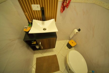 Casa à venda com 200m², 3 quartos e 2 vagasBanheiro de serviço 