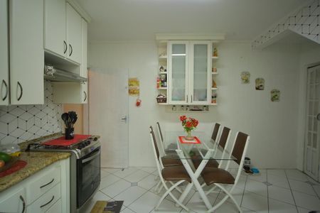 Casa à venda com 200m², 3 quartos e 2 vagasCozinha 