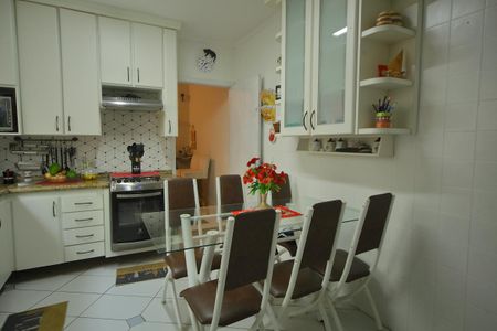 Casa à venda com 200m², 3 quartos e 2 vagasCozinha 