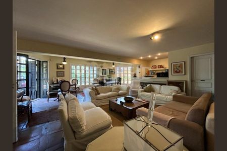 Casa à venda com 750m², 4 quartos e 4 vagas
