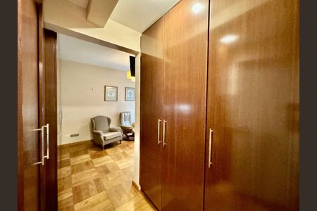 Apartamento à venda com 136m², 3 quartos e 1 vaga Apartamento à venda com 136m², 3 quartos e 1 vagaSuite