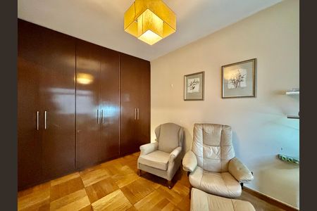 Apartamento à venda com 136m², 3 quartos e 1 vaga Apartamento à venda com 136m², 3 quartos e 1 vagaSuite