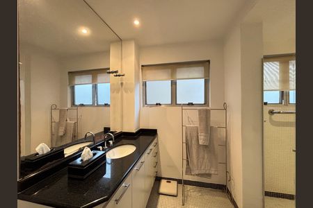 Apartamento à venda com 136m², 3 quartos e 1 vaga Apartamento à venda com 136m², 3 quartos e 1 vagaSuite Banheiro