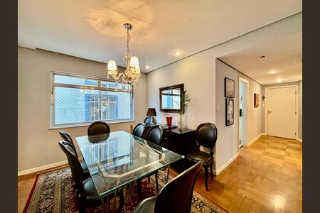 Apartamento à venda com 136m², 3 quartos e 1 vaga Apartamento à venda com 136m², 3 quartos e 1 vagaSala