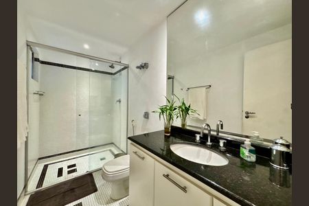 Apartamento à venda com 136m², 3 quartos e 1 vaga Apartamento à venda com 136m², 3 quartos e 1 vagaBanheiro