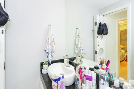 Apartamento à venda com 55m², 2 quartos e 1 vaga Apartamento à venda com 55m², 2 quartos e 1 vagaBanheiro