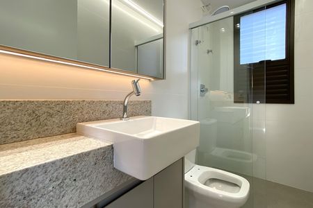 Apartamento para alugar com 64m², 2 quartos e 2 vagas Apartamento para alugar com 64m², 2 quartos e 2 vagasBanheiro da Suíte 1