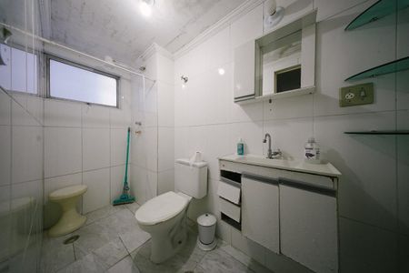 Banheiro de apartamento à venda com 2 quartos, 70m² em Vila Pierina, São Paulo