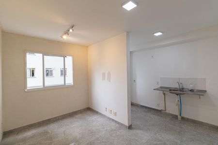 Sala/Cozinha/Área de Serviço  de apartamento para alugar com 2 quartos, 42m² em Vila Silvia, São Paulo
