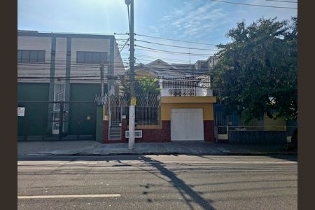 Casa para alugar com 140m², 2 quartos e 2 vagasFachada