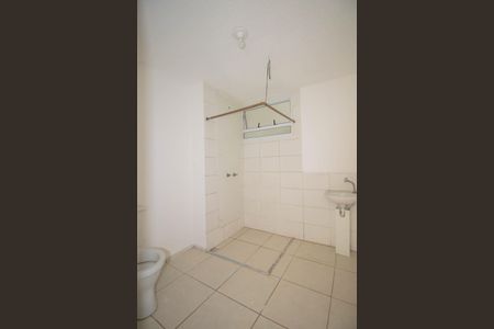 Banheiro de apartamento para alugar com 1 quarto, 50m² em Maria Paula, São Gonçalo