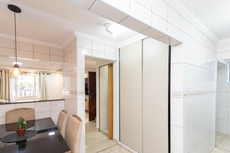 Casa de condomínio para alugar com 129m², 3 quartos e 1 vaga Casa de condomínio para alugar com 129m², 3 quartos e 1 vagaCozinha - Armários
